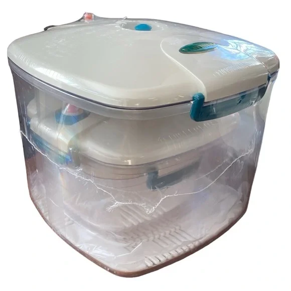 New Unused 15 Piece Including Racks Platinum Vacuum Containers